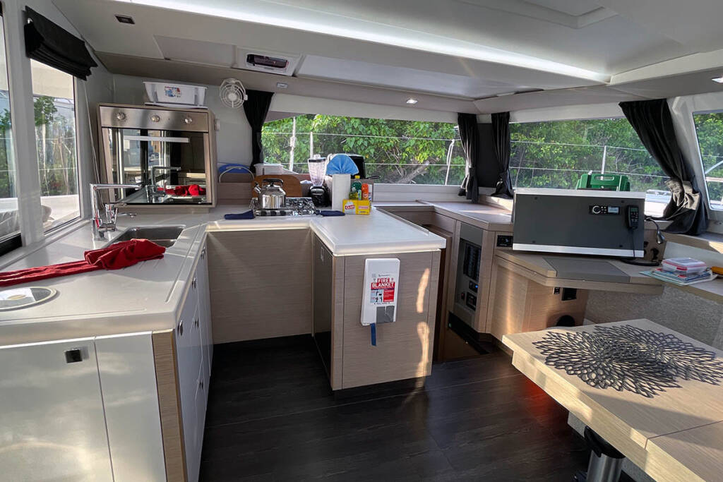 Fountaine Pajot Astrea 42, Nauti Mollie (ex. Out Of Office)