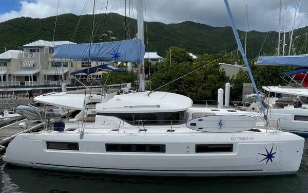 Lagoon 50 Bottoms up_X